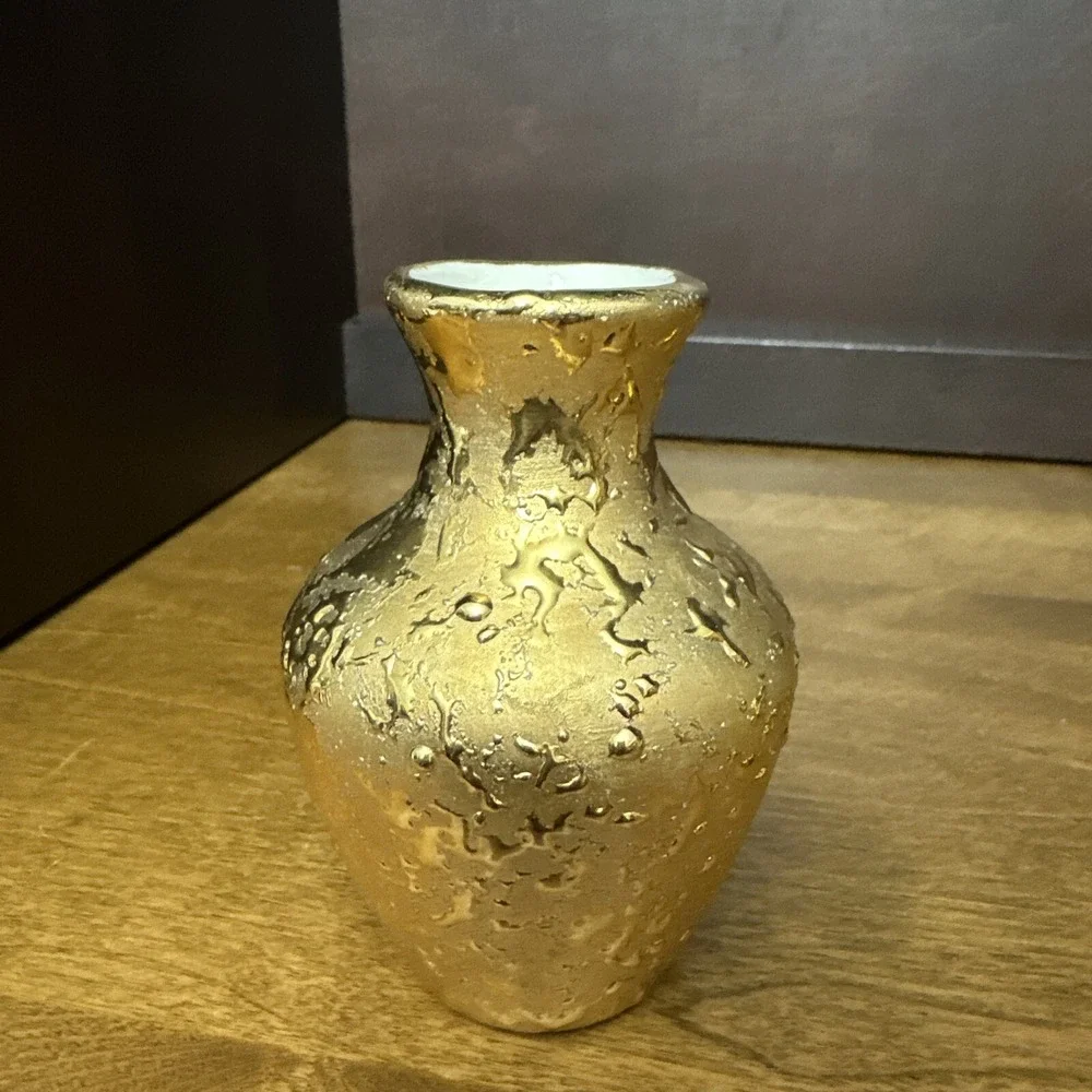 22 KT Weeping Bright Gold Bud Vase  4